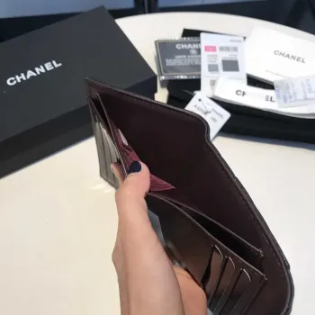 Chanel AP0231 Klasická malá peněženka FLAP z jehněčí kůže, černá se zlatými detaily