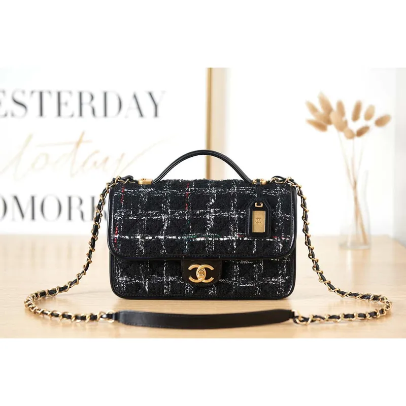 Chanel AS3653 Malá taška s klopou a horním uchem, vlněný tvíd a zlatý kov, černá a bílá