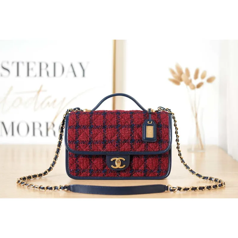 Chanel AS3653 Malá taška s klopou a horním uchem, vlněný tvíd a zlatý kov, červená a tmavě modrá