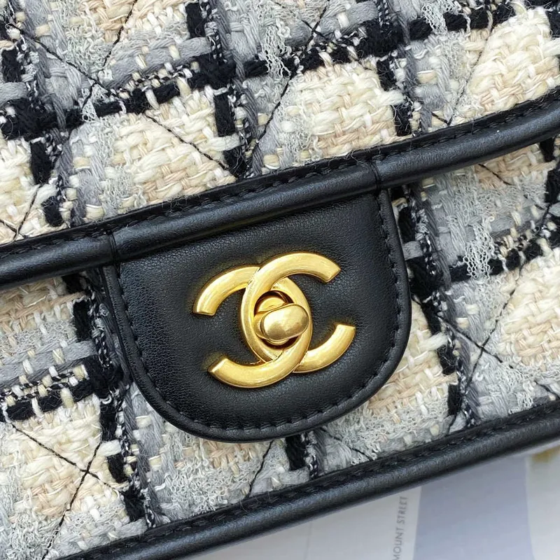 Chanel AS3652 Malá taška s klopou a horním uchem Bavlna a vlna Tweed a zlatý kov Šedá a béžová
