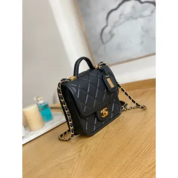 Chanel AS3652 Malá taška s klopou a horním uchem z telecí kůže a zlatého kovu, černá