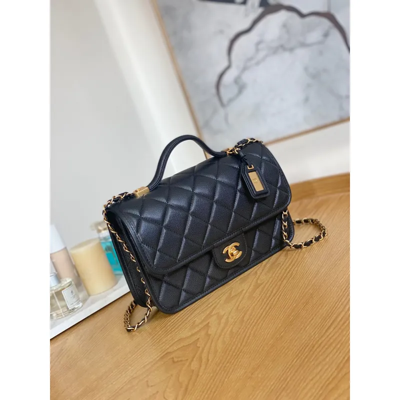 Chanel AS3653 Malá taška s klopou a horním uchem z telecí kůže a zlatého kovu, černá