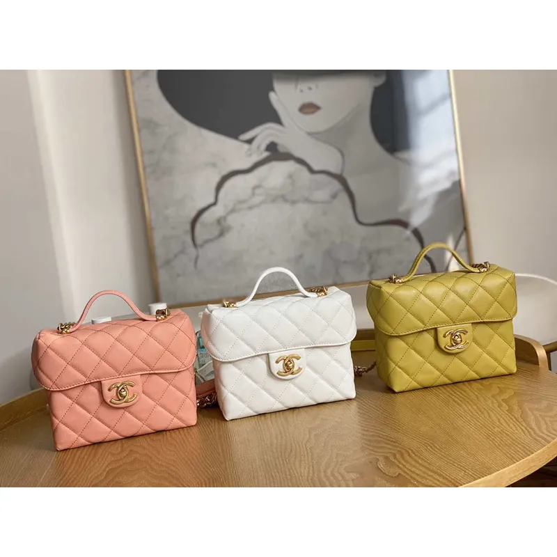 Chanel AS3729 Malá kosmetická taštička Zrnité telecí kůže a zlatý kov Žlutá