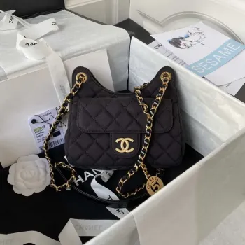 Chanel AS3710 Malá kabelka Hobo Sametová a zlatá kovová černá