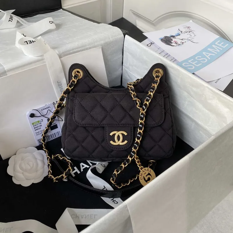 Chanel AS3710 Malá kabelka Hobo Sametová a zlatá kovová černá