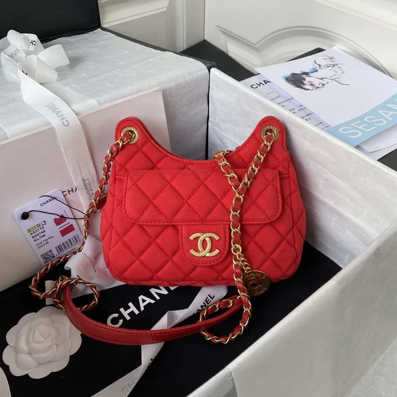 Chanel AS3710 Malá kabelka Hobo Sametová a zlatá kovová červená
