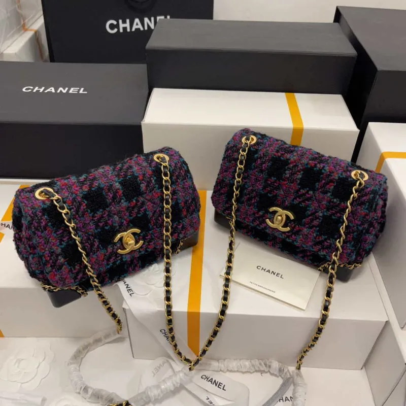 Chanel AS3572 Malá taška s klopou z vlněného tvídu, fialová