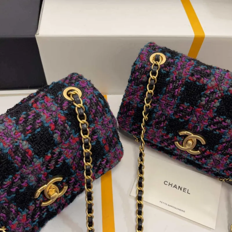 Chanel AS3572 Malá taška s klopou z vlněného tvídu, fialová
