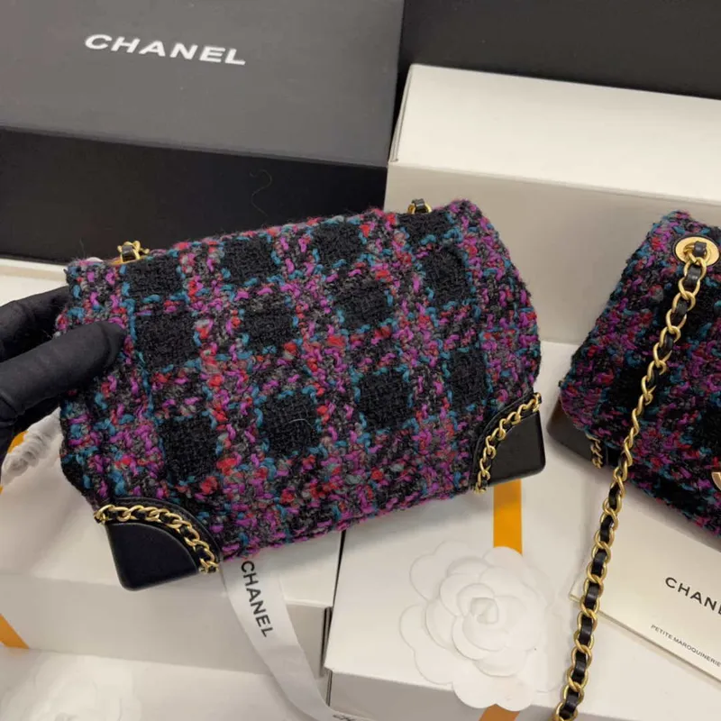 Chanel AS3572 Malá taška s klopou z vlněného tvídu, fialová