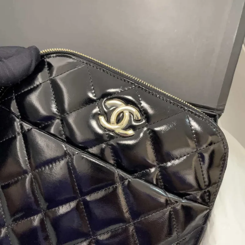 Chanel AS3332 Batoh Lesklá telecí kůže Černá