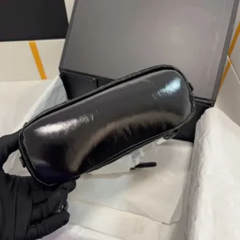 Chanel AS3332 Batoh Lesklá telecí kůže Černá