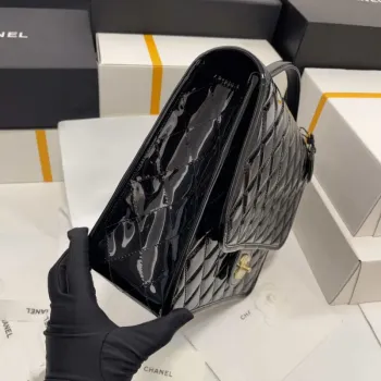 Chanel AS3662 VELKÝ BATOH Lakovaná telecí kůže a zlatý kov Černá