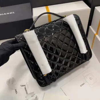 Chanel AS3662 VELKÝ BATOH Lakovaná telecí kůže a zlatý kov Černá