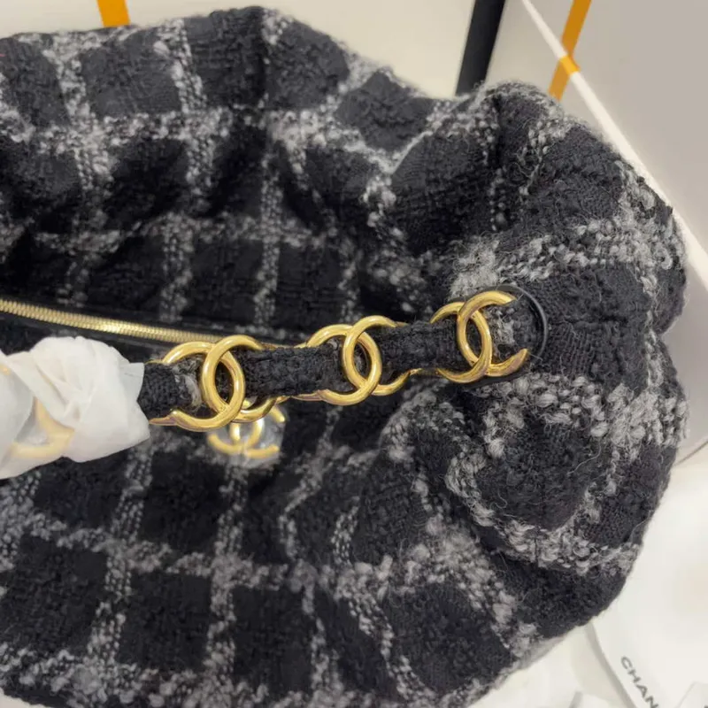 Chanel AS3564 MAXI HOBO BAG Vlněný tvíd a zlatý kov Černá a šedá