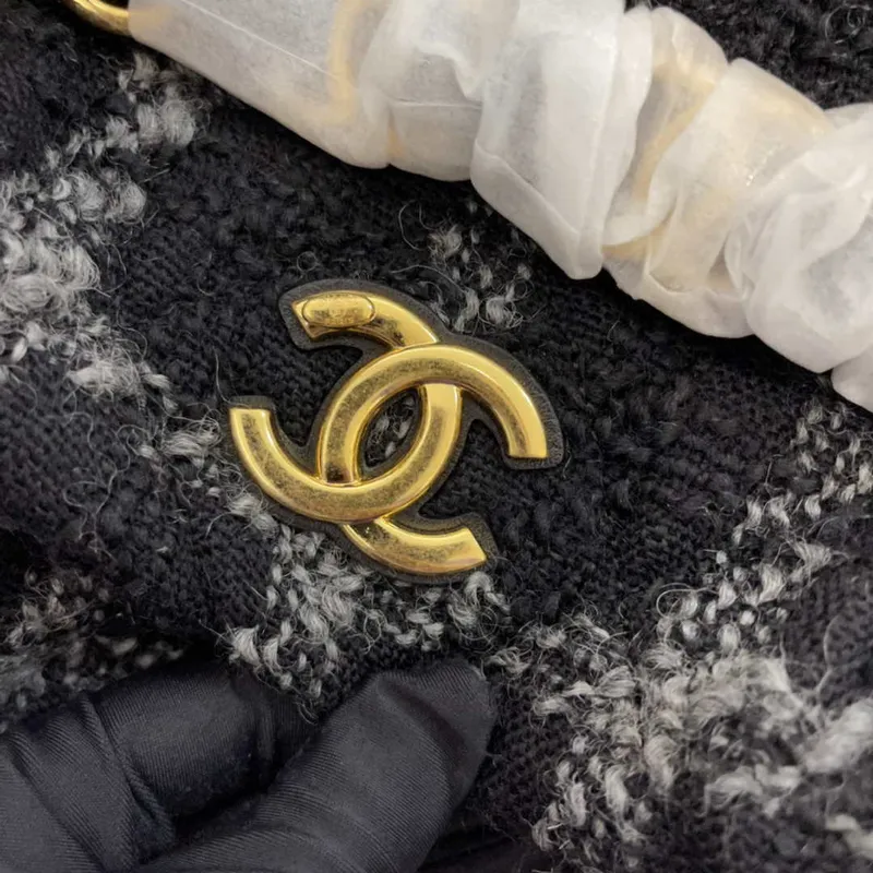 Chanel AS3564 MAXI HOBO BAG Vlněný tvíd a zlatý kov Černá a šedá