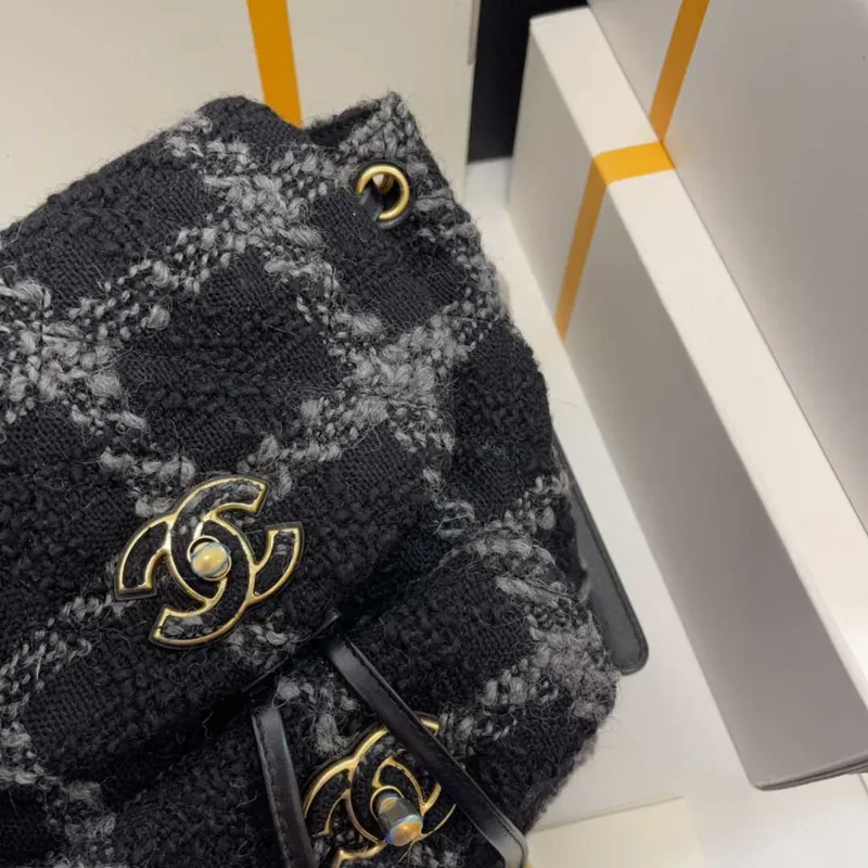 Batoh Chanel AS3615 z vlněného tvídu a zlatého kovu, černý a šedý