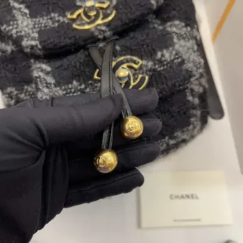 Batoh Chanel AS3615 z vlněného tvídu a zlatého kovu, černý a šedý