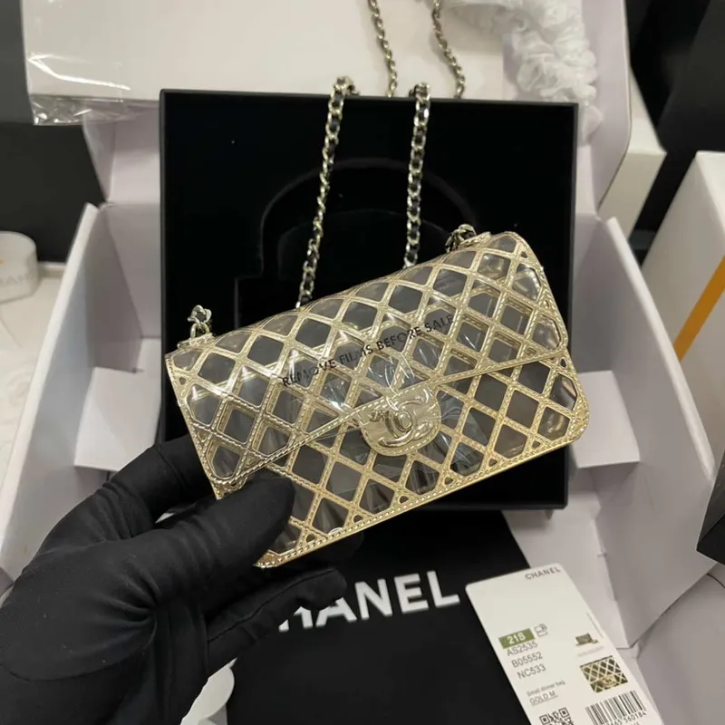 Chanel AS2535 Mini večerní kabelka, zlatý kov a jehněčí kůže