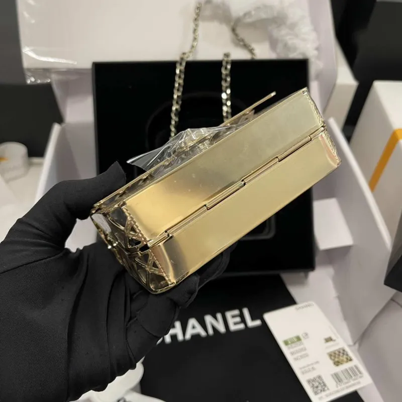 Chanel AS2535 Mini večerní kabelka, zlatý kov a jehněčí kůže