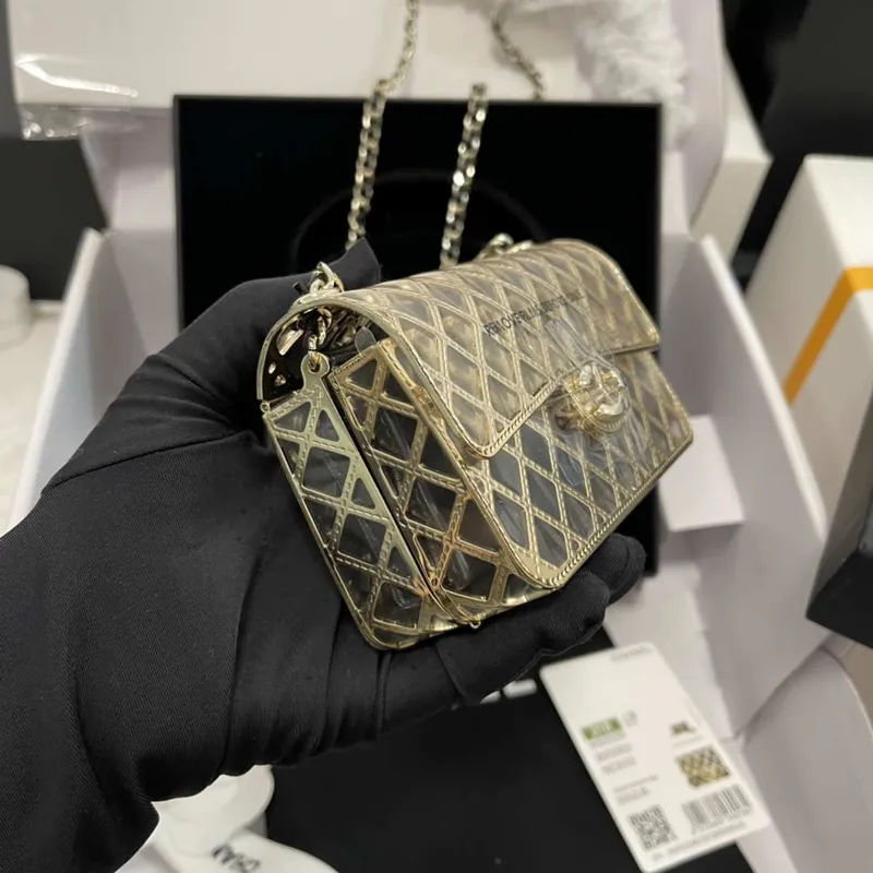 Chanel AS2535 Mini večerní kabelka, zlatý kov a jehněčí kůže