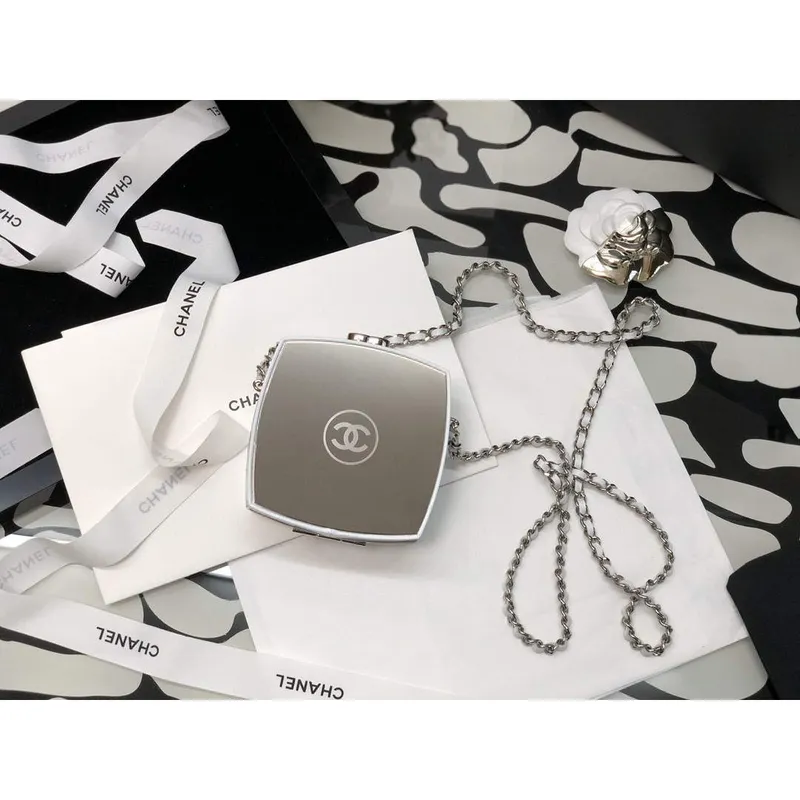 Chanel AP2398 Malá kosmetická taštička Jehněčí kůže Zlatý kov Bílá a stříbrná