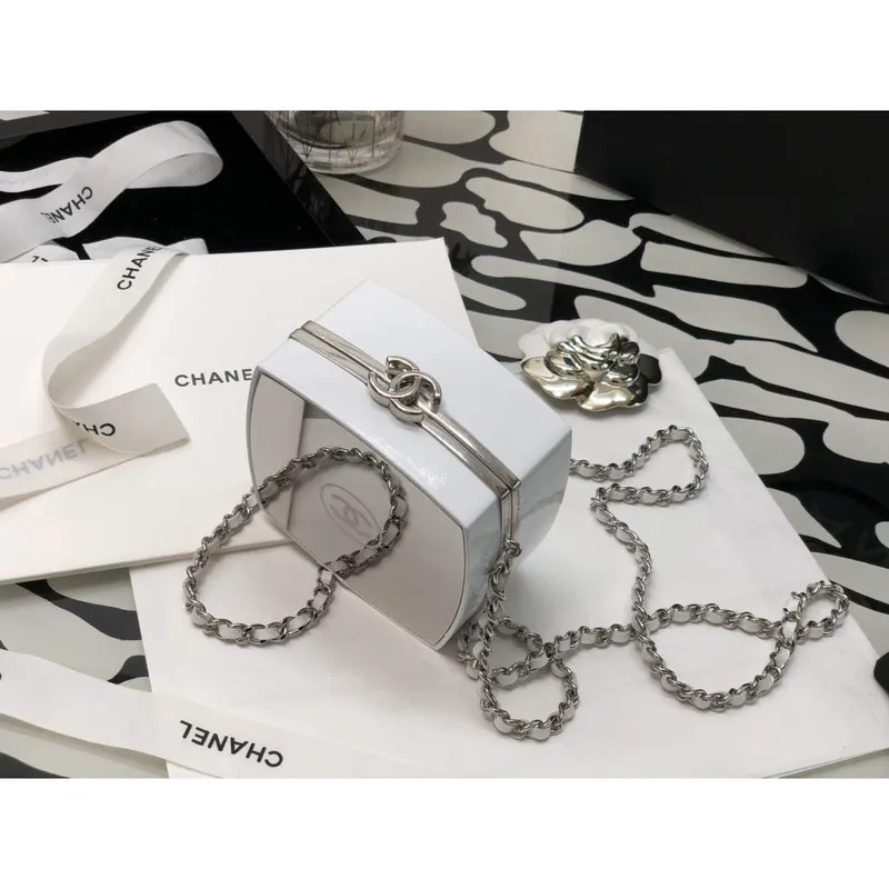 Chanel AP2398 Malá kosmetická taštička Jehněčí kůže Zlatý kov Bílá a stříbrná