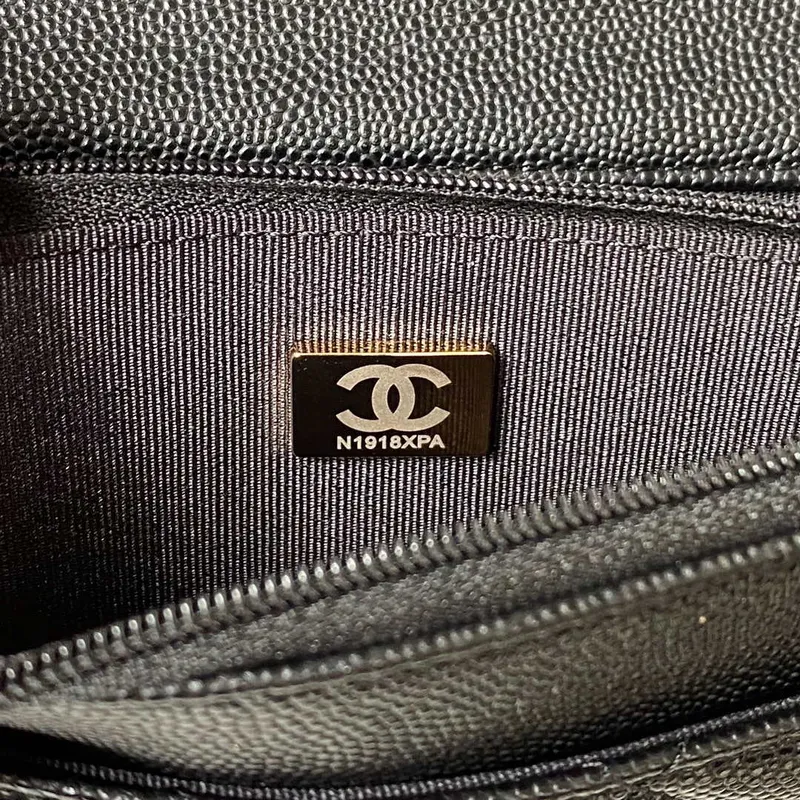 Chanel AP3019 Malá taška s klopou WOC z telecí kůže Taška na telefon Černá