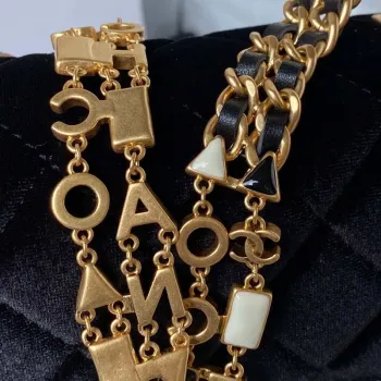 Chanel AS3442 Mini kabelka s klopou, sametová smaltovaná a zlatá kovová, černá