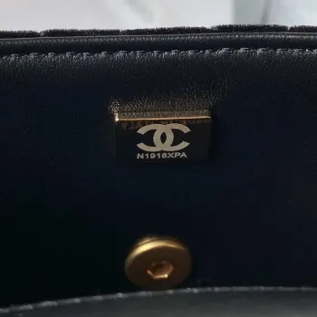 Chanel AS3442 Mini kabelka s klopou, sametová smaltovaná a zlatá kovová, černá