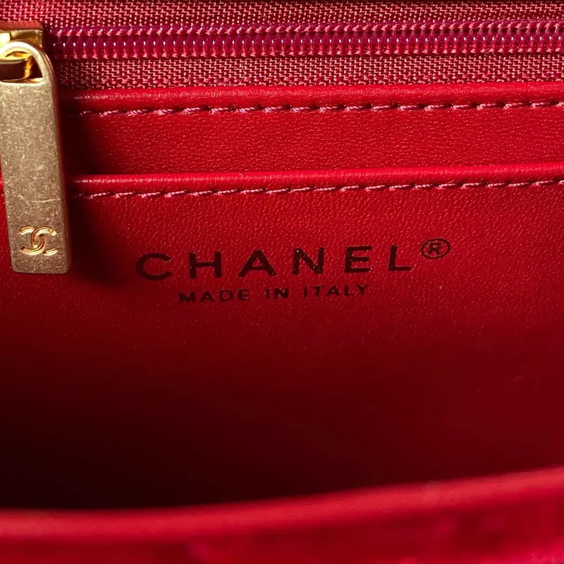 Chanel AS3432 Malá kabelka s klopou, sametová smaltovaná a zlatá kovová, vínově červená