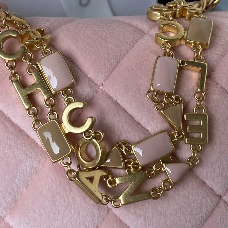 Chanel AS3432 Malá taška s klopou, sametová smaltovaná a zlatá kovová růžová