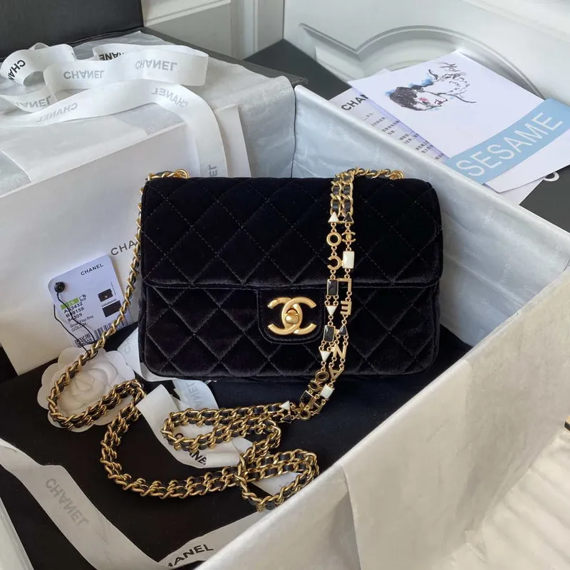 Chanel AS3432 Malá taška s klopou Sametová smaltovaná a zlatá kovová černá