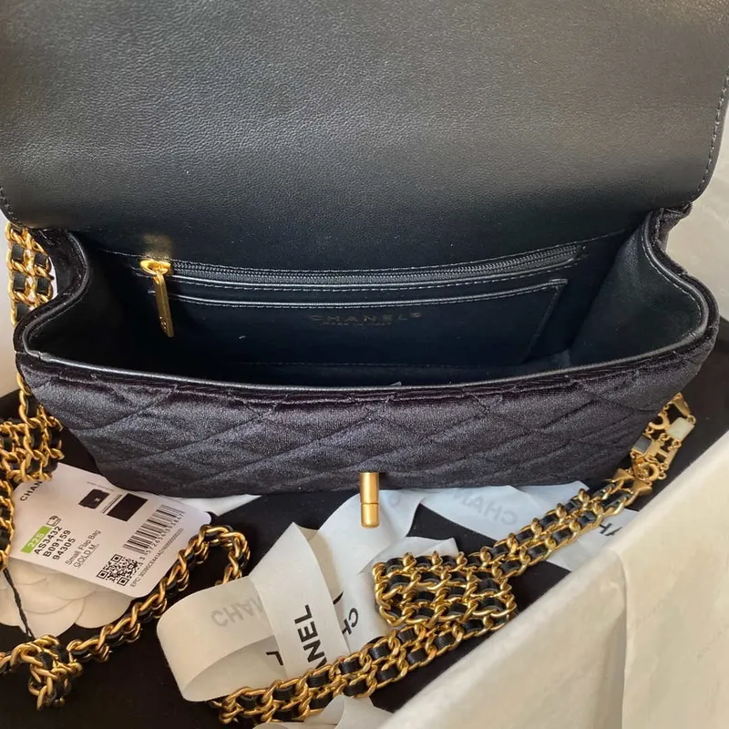 Chanel AS3432 Malá taška s klopou Sametová smaltovaná a zlatá kovová černá