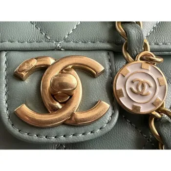 Chanel AS3738 Mini taška s klopou z jehněčí kůže, smaltovaná a zlatá kovová modrá