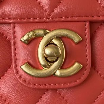 Chanel AS3738 Mini taška s klopou z jehněčí kůže, smaltovaná a zlatá kovová, červená
