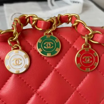 Chanel AS3738 Mini taška s klopou z jehněčí kůže, smaltovaná a zlatá kovová, červená