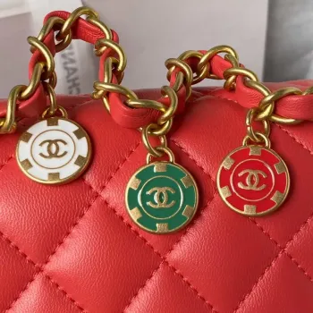 Chanel AS3737 Mini taška s klopou z jehněčí kůže, smaltovaná a zlatá kovová, červená