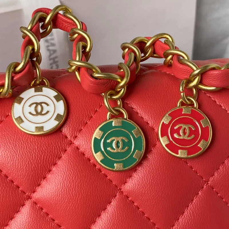 Chanel AS3737 Mini taška s klopou z jehněčí kůže, smaltovaná a zlatá kovová, červená