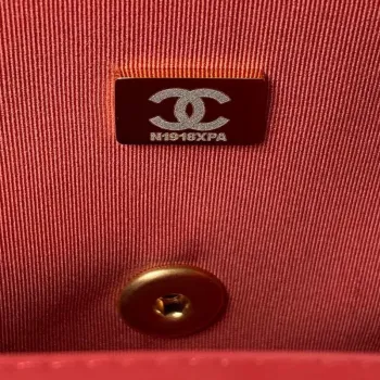 Chanel AS3737 Mini taška s klopou z jehněčí kůže, smaltovaná a zlatá kovová, červená