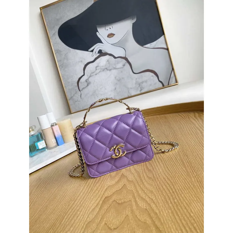 Chanel A81197 Mini klopná kabelka z jehněčí kůže, smaltovaná a zlatá kovová, fialová