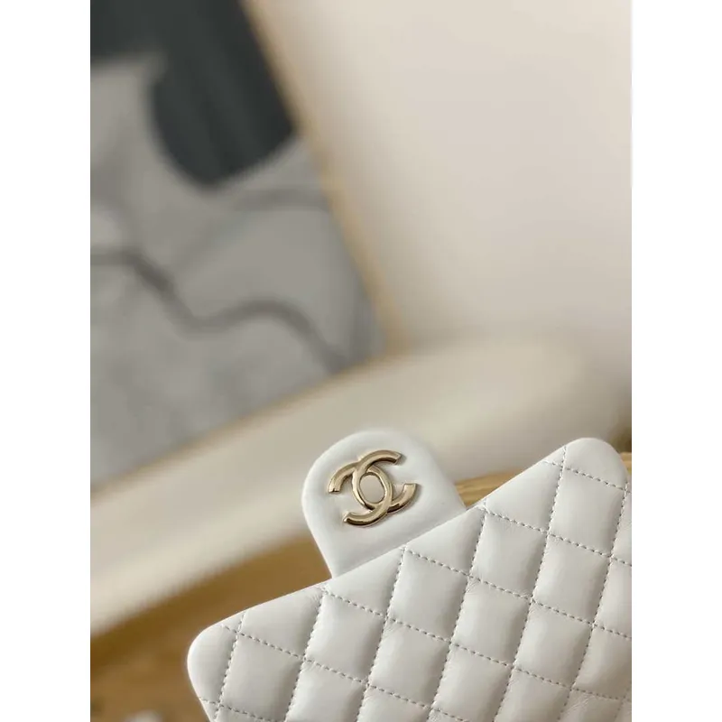 Chanel A35200 Mini taška s klopou 18 cm, jehněčí kůže, bílá 1115, s kuličkou