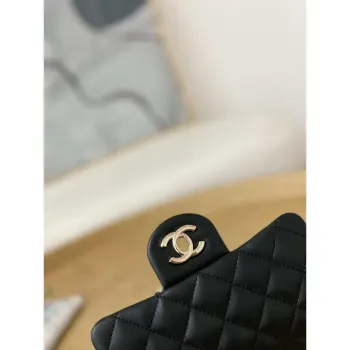 Chanel A35200 Mini taška s klopou 18 cm, jehněčí kůže, černá 1115 s kuličkou
