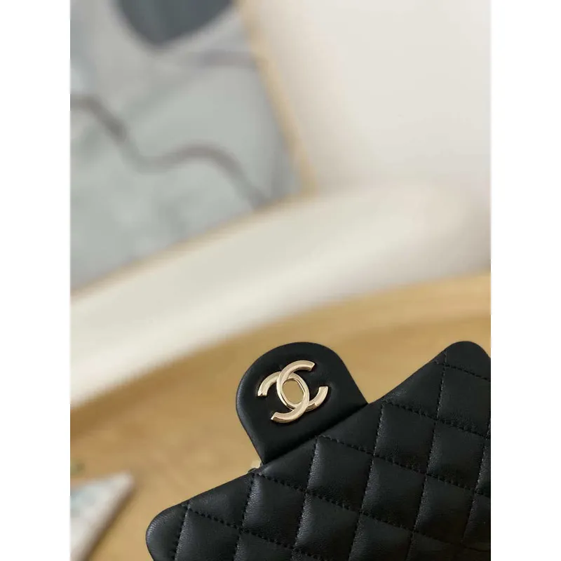 Chanel A35200 Mini taška s klopou 18 cm, jehněčí kůže, černá 1115 s kuličkou