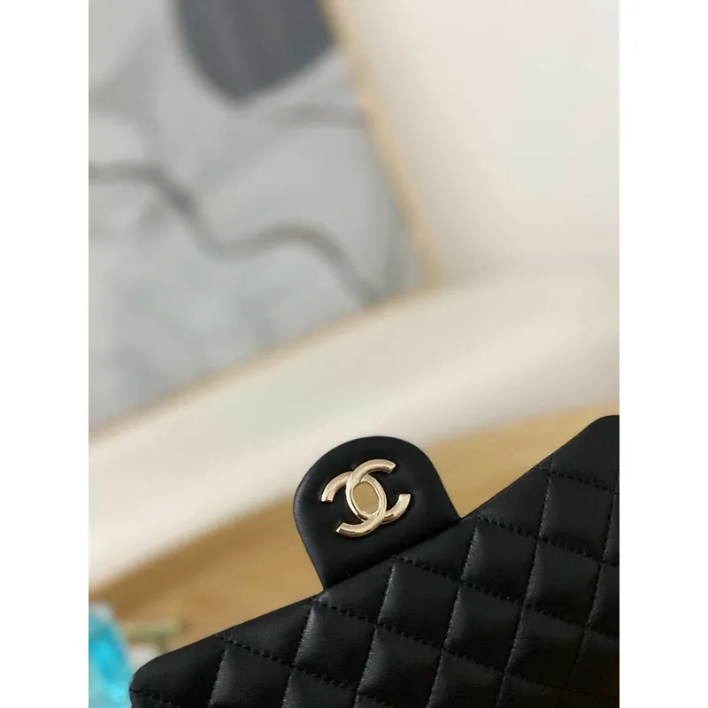 Chanel A01113 Kabelka s klopou Klasická taška Černá jehněčí kůže Zlatá s kuličkou