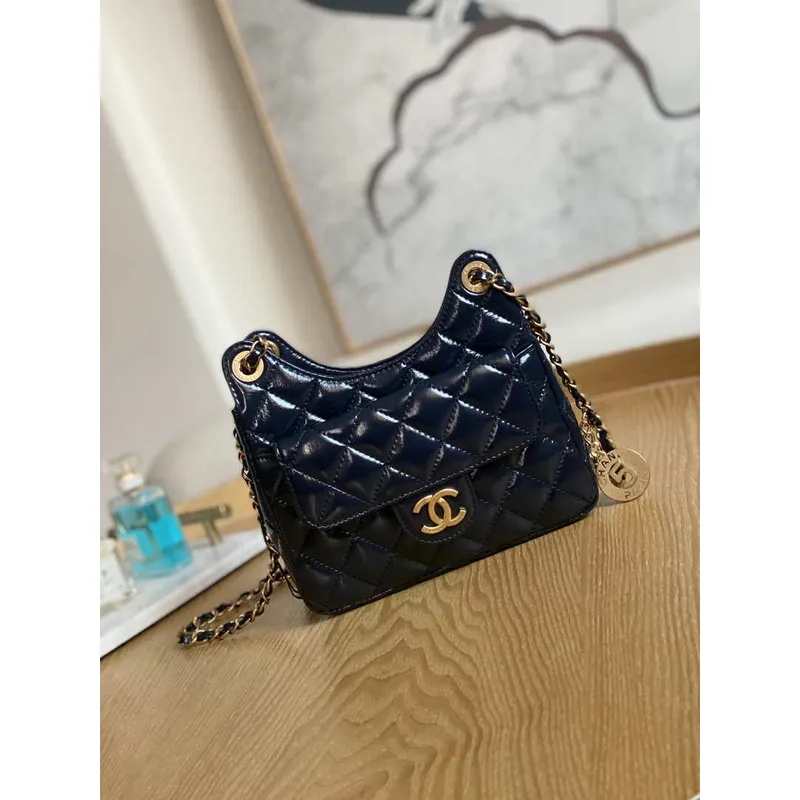 Chanel AS3710 Malá kabelka Hobo Lesklá zmačkaná telecí kůže a zlatý kov Námořnická modrá