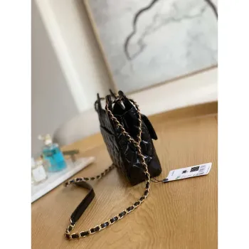 Chanel AS3710 Malá kabelka Hobo z lesklé zmačkané telecí kůže a zlatého kovu, černá