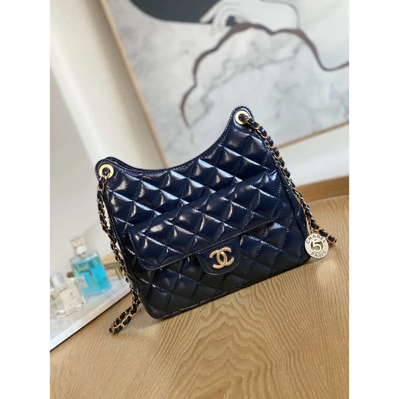 Chanel AS3690 Kabelka Hobo Lesklá zmačkaná telecí kůže a zlatý kov Námořnická modrá