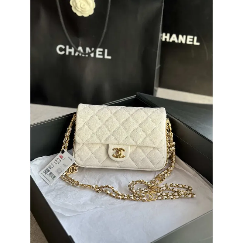 Chanel AS3757 Mini taška s klopou, zrnité telecí kůže a zlatý kov, bílá