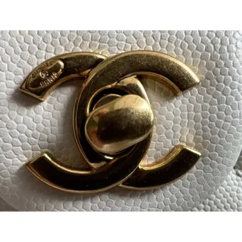 Chanel AS3757 Mini taška s klopou, zrnité telecí kůže a zlatý kov, bílá