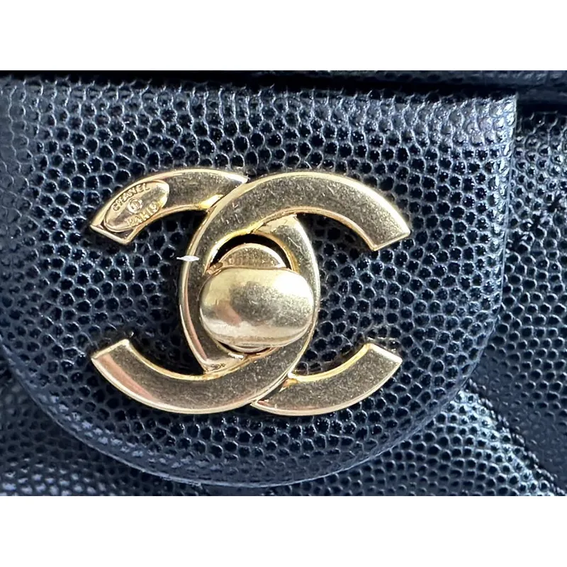 Chanel AS3757 Mini taška s klopou, zrnité telecí kůže a zlatý kov, černá